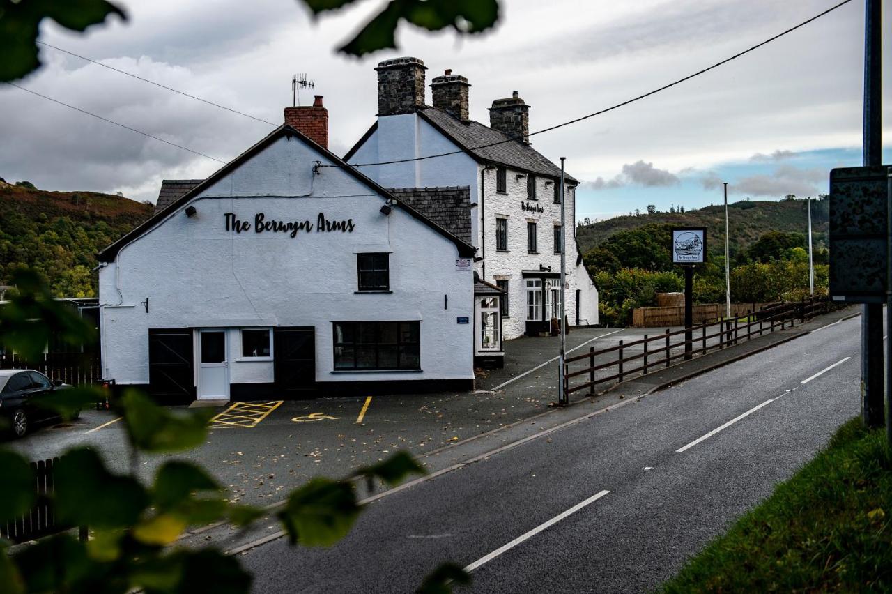 The Berwyn Arms Hotell Corwen Eksteriør bilde